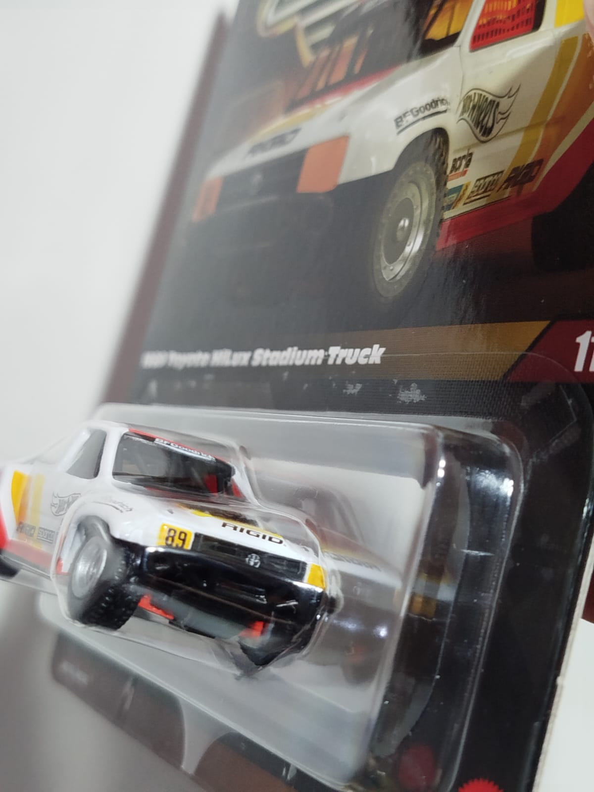 Hot Wheels Elite 64 Toyota Hilux Stadium Truck - Imagem 5