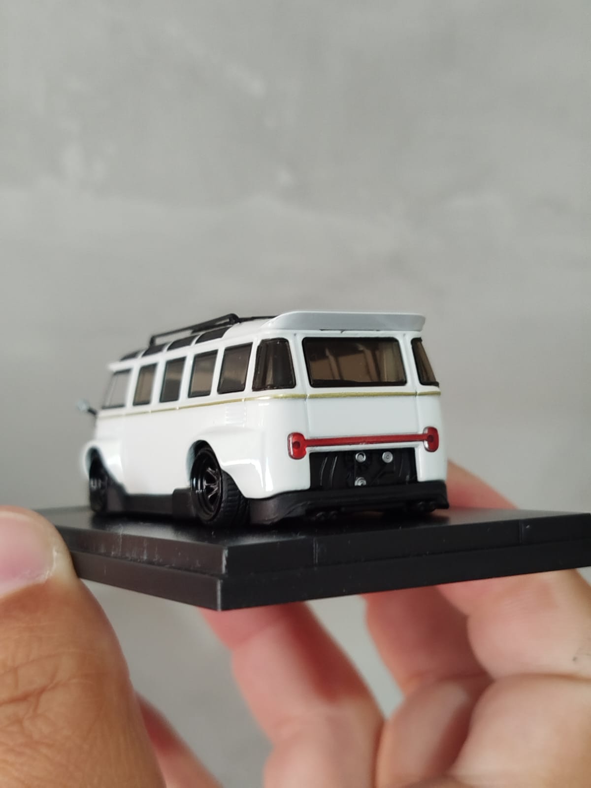 Inspire Model Premium: VW Kombi Camper Robert Design (Edição Limitada) - Imagem 5