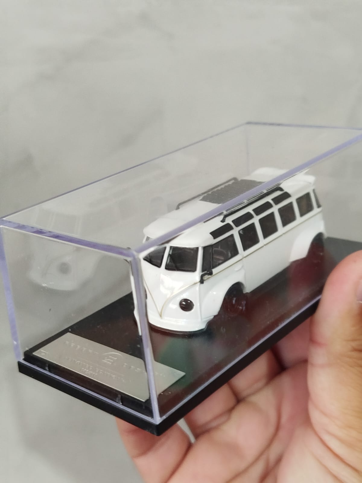 Inspire Model Premium: VW Kombi Camper Robert Design (Edição Limitada)