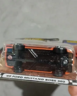 Hot Wheels Premium Boulevard 69 Ford Mustang Boss 302
