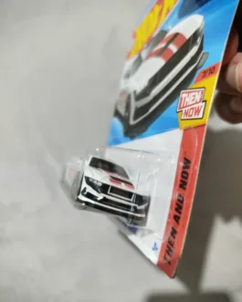Hot Wheels Ford Mustang Dark Horse Hot Wheels | Série Then and Now 2025