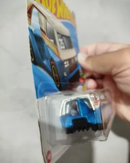 Hot Wheels VW ID. Buzz Custom 2025 | Miniatura Kombi Elétrica