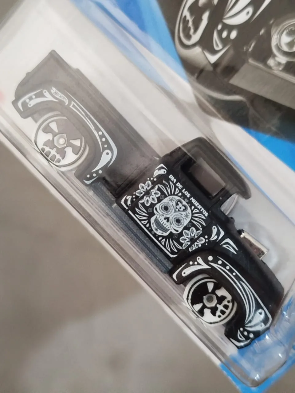 Hot Wheels Custom 56 Ford Truck - Coleção Especial 2025 (Dia de los Muertos) - Imagem 4
